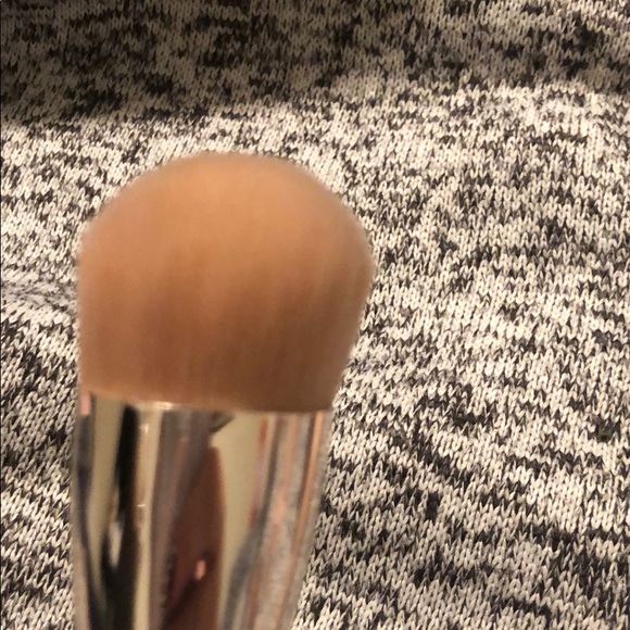 Fenty 110 Foundation Brush - Picture 3 of 3